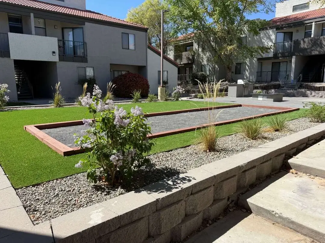 Community Common Area: Landscaping